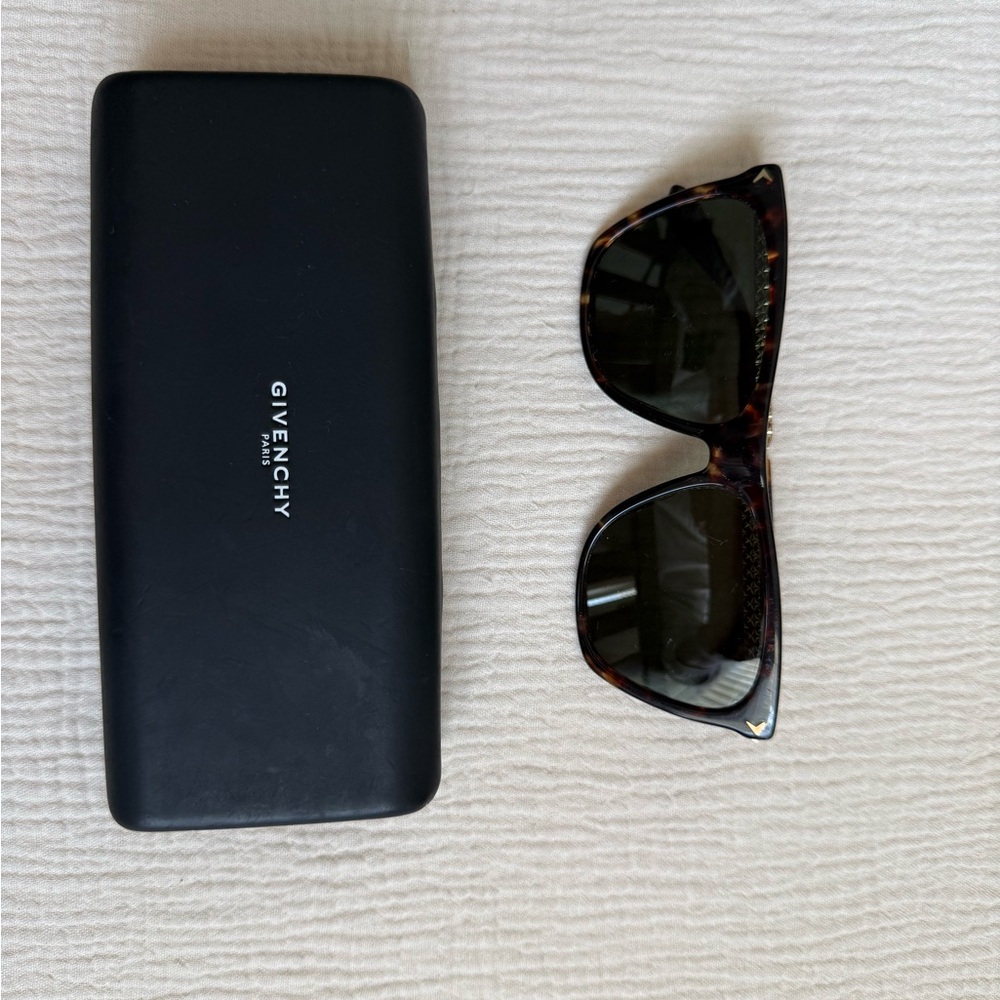 Givenchy Tortoiseshell Cat-Eye Sunglasses - Dark Lenses